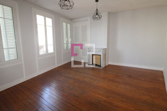 
Immeuble Noyon 7 pièce(s)
