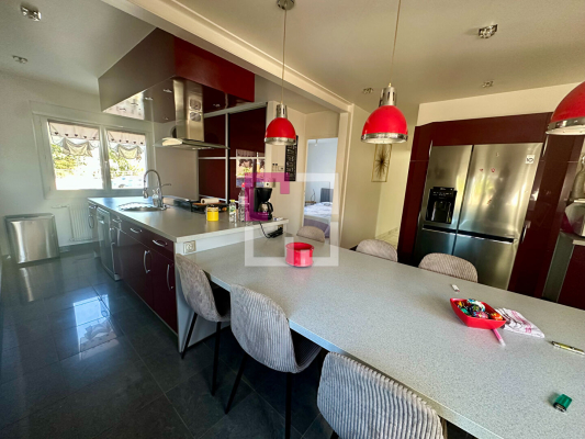 
Maison 9 pièce(s)  Village Proche HAM 227.88 m2
