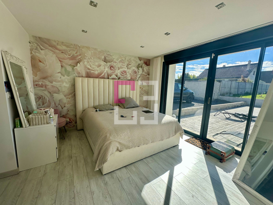 
Maison 9 pièce(s)  Village Proche HAM 227.88 m2
