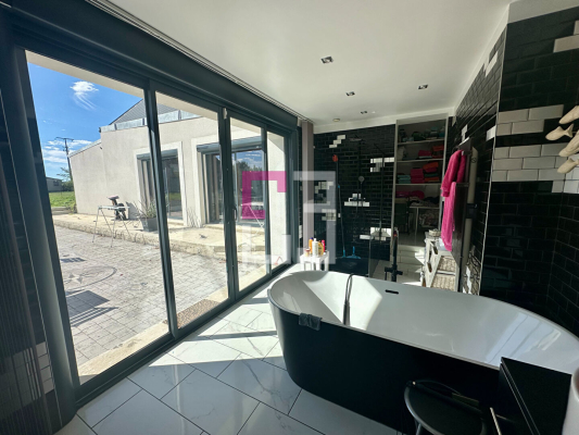 
Maison 9 pièce(s)  Village Proche HAM 227.88 m2
